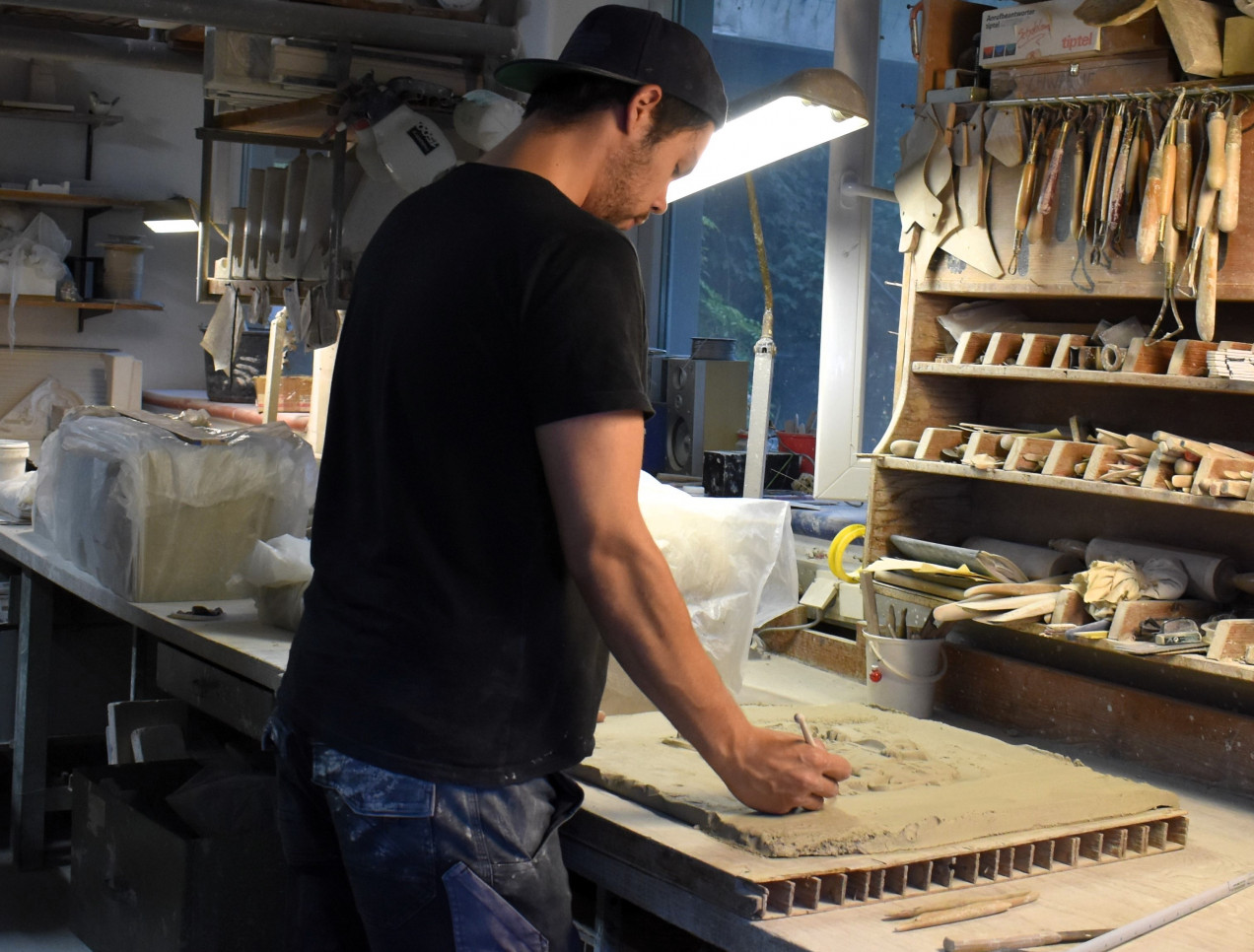 Ofenkachel Keramik handgemacht von Yannick Leutschacher